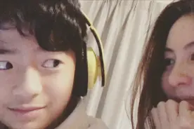 张柏芝与儿子同框跳舞，谁注意到Lucas表情？和谢霆锋一模一样！视频封面