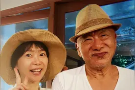 在泰国隐居的凌峰谈起与邓丽君小妹的往事及现场即兴演唱船歌视频封面