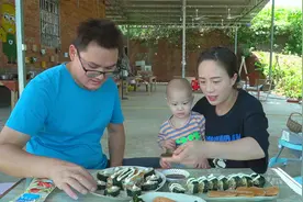 家里的剩米饭不要扔，小妹儿把它做成紫菜包饭，一口一个还不够吃视频封面