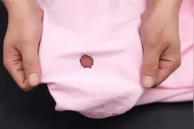 无论床单血渍多顽固，教你简单一招，新老血渍轻松去除，回家试试视频封面