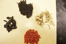 慢性肾衰竭怎么吃？多吃这些健脾除湿的食物比较好视频封面