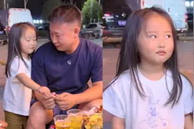 叔叔给爸爸递烟，女儿看到后一个眼神制服爸爸：是女儿奴没错了视频封面