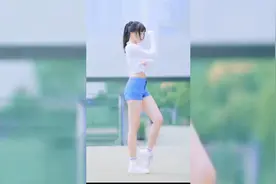 小姐姐户外热舞，青春既视感！视频封面
