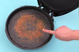 不管电饼铛油垢多脏，试试这样清洁，比用洗洁精还干净，方法真棒视频封面