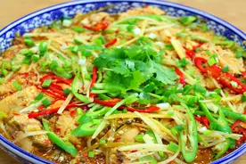 鲤鱼蛋怎么做才好吃？川菜师傅教你特色做法，鲜美可口营养又下饭视频封面