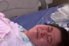孕妈拼尽全力生孩子，声嘶力竭的喊声让人心颤，母亲太伟大了！视频封面