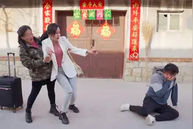 搞笑剧：妻子生气回娘家，丈夫半年不去接，再见丈夫妻子反应真逗视频封面
