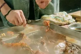 港片特色小吃：梁家辉卖生滚牛杂，刘德华路边吃臭肠！视频封面