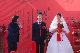 山东农村一小伙结婚，新娘子肤白貌美，正在举行婚礼视频封面