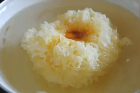 泡发银耳有“妙招”，只需多加一步，3分钟泡发又大又软，快学学视频封面