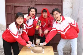 妈妈和小伙伴们玩切土山，超级紧张刺激的小游戏，真好玩视频封面