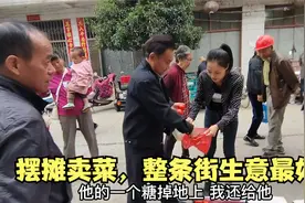 80后夫妻摆摊卖菜，才坚持几天，就是整条街生意最好的，太厉害！视频封面