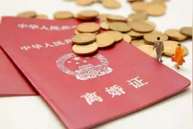 离婚判决书能换成离婚证吗？男子拿着离婚判决书愁白了头！视频封面