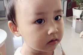 漂亮阿姨来家吃饭，20个月宝宝说了句什么方言？逗得妈妈大笑视频封面