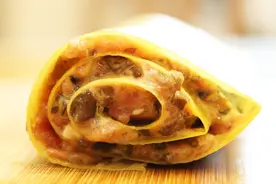看一次就会的凉拌菜，教你“豆腐皮肉卷”新做法，上桌一块都不剩视频封面