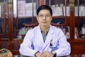 脸上长痘痘后，去医院什么科看病？视频封面