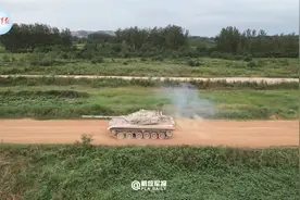 军校学员坦克实弹射击训练视频封面