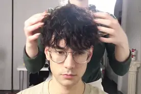 男生“烫发”两边剃短，比一般的烫发都要帅，小哥哥们值得剪视频封面