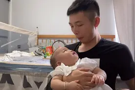 爸爸独自带娃一天是什么体验？太意外了，还以为是鸡飞狗跳的场面视频封面