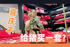 静静和嫂子往返郑州看家纺，见到喜庆的四件套想买一套，给谁用视频封面