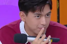 吴宣仪趴在李现耳边私聊,谁注意李现的手在干嘛也太暧昧了吧视频封面