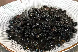 不管煮黑豆绿豆还是红豆，煮前只需多加一步，6分钟全煮烂，实用视频封面