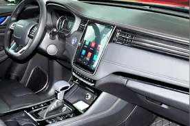 10万元SUV大推荐！空间比汉兰达还大，顶配15.48万还是6座布局视频封面