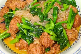 青菜烧肉圆家常做法，简单易操作，营养均匀，家人爱吃！视频封面