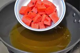 把西瓜倒入滚烫的油锅，瞬间变成1道快失传的美食，这做法第1次见视频封面