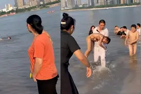 惊险！2名孩童江边玩耍同时溺水，几位大哥冲进江里救下孩子们视频封面