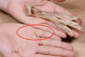 才知道，原来鸡爪去骨这么简单，1根牙签就搞定，真的太方便了