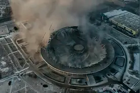 圣彼得堡体育馆在拆除过程中倒塌，爆破工人未离开起爆按钮已按下视频封面