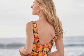 美国模特卡洛琳·凯利 (Caroline Kelley)，户外写真视频封面
