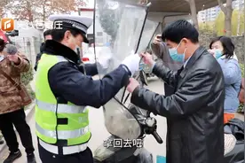 电动车综合治理专项行动|电动车私自加装车篷被查，主动拆除！视频封面