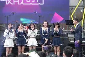 【这条街最靓的仔武汉站签售会】爱朵女孩专辑介绍视频封面