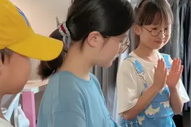 10后孩子聚会在玩什么？视频封面