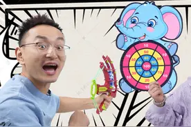 悠悠小朋友玩射箭游戏 小志被惩罚下蹲视频封面