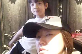 小S为许老三办7岁生日趴，吐槽小女儿太自信觉得自己很时髦视频封面