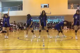 韩国女高中生热舞，男同学看疯。视频封面