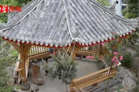 从设计到建工一力完成，六旬大爷自费为小区打造六角凉亭视频封面