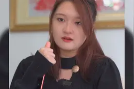 女友跟其他异性关系越发亲密，女友还不知拒绝，男友忍无可忍视频封面