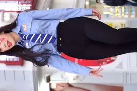 性感韩国小姐姐，紧身裤凹凸有致，街头跳舞视角视频封面