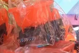 奇葩小摊扫码免费领，只送不卖，竟是设置陷阱视频封面
