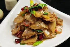 花不到10元钱，做一道好吃又下饭的家常菜，端上桌都抢着吃视频封面
