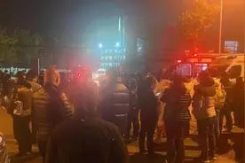 探访北京两检出阳性学校：已封闭管理，全员核酸检测视频封面