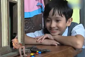 姐姐因父母百般宠爱小小妹妹，竟然做出了这样的举动视频封面
