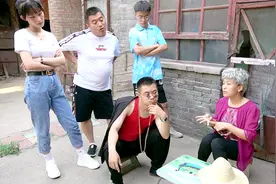 短剧：婚前女婿和未来丈母娘谈判，谁料到这一家子都不好惹，真逗视频封面