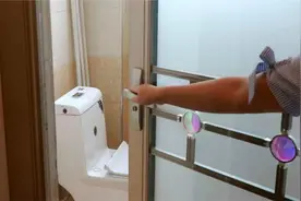 卫生间不使用时要不要关门？今天才明白，赶紧来看看，叮嘱家人视频封面