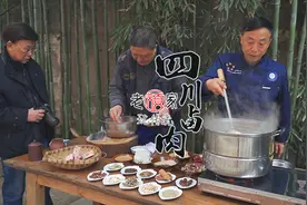 四川卤肉看川菜大师怎么做，抗击肺炎宅家跟老顽家学家常起卤水视频封面