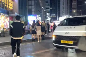 韩国首尔街拍帅哥美女繁华闹市